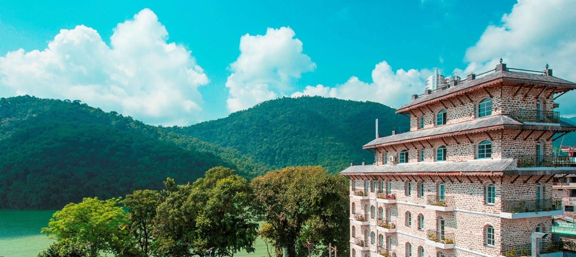 Glacier Hotel & Spa Pokhara Luaran gambar